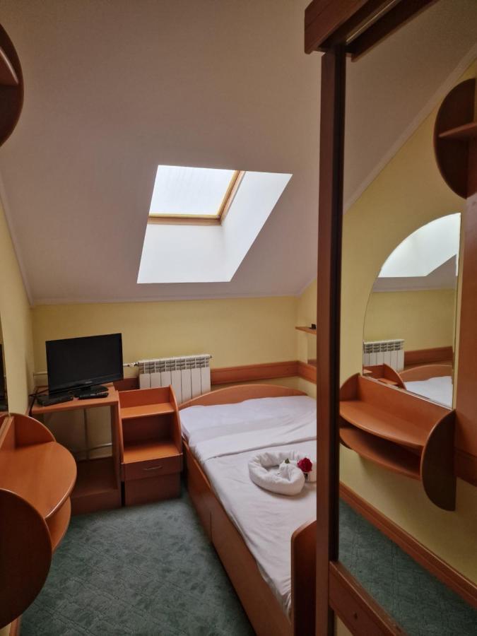 Hotel Lupus Novi Sad Luaran gambar