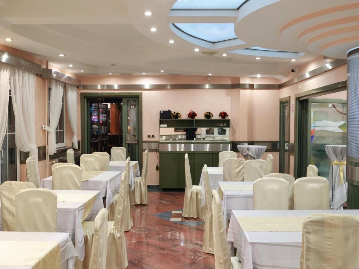 Hotel Lupus Novi Sad Luaran gambar