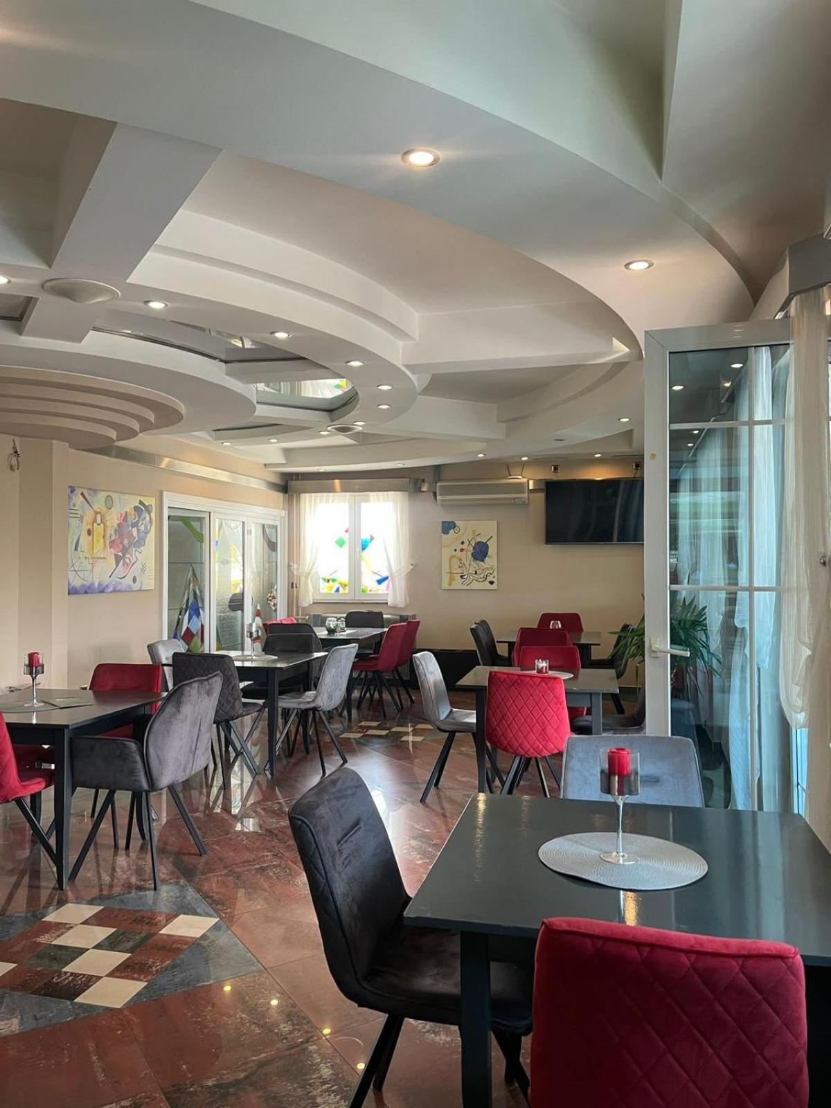 Hotel Lupus Novi Sad Luaran gambar